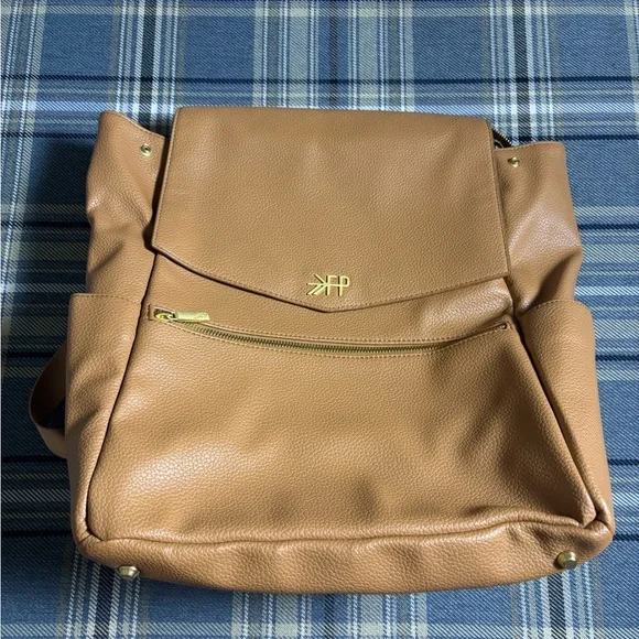 Freshly Picked classic diaper bag in Butterscotch - Picture 3 of 9